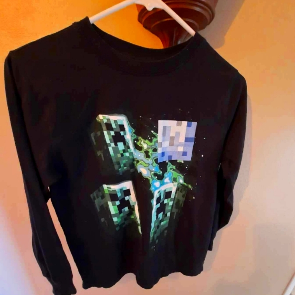 Minecraft long sleeve shirt size 10/12